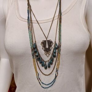 Beautiful 5 layer bead chain pendant necklace